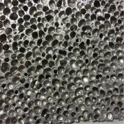 球状開孔型発泡アルミ板